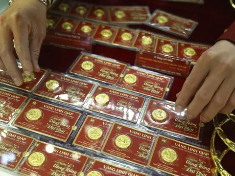 Giá vàng bất ngờ vọt tăng