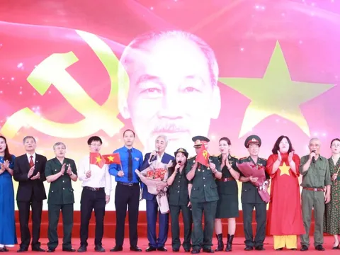 NSND Quang Thọ mang 'cung đàn mùa xuân' tiếp lửa Gen Z