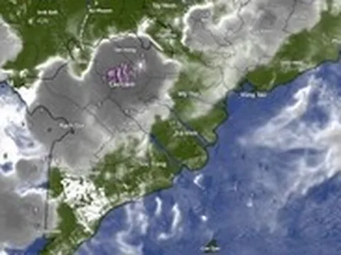 Mây dông dày đặc ở TP.HCM, Bình Dương, Đồng Nai và biên giới Tây Nam