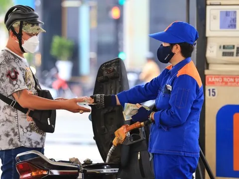Giá xăng sắp tăng mạnh sau cú chạm đáy 5 năm?