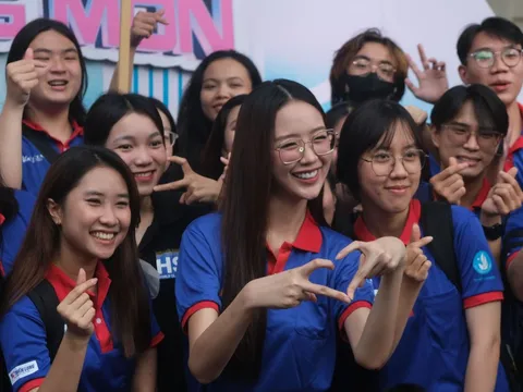 AI, thủ khoa, chuyên gia tâm lý đồng loạt 'tiếp sức' sĩ tử mùa thi