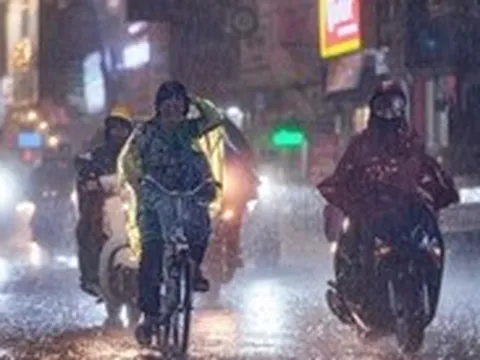 Miền Bắc nắng nóng diện rộng trước khi mưa dông do không khí lạnh