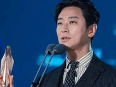 Joo Ji Hoon tái sinh từ bê bối chất cấm, thành thị đế Baeksang