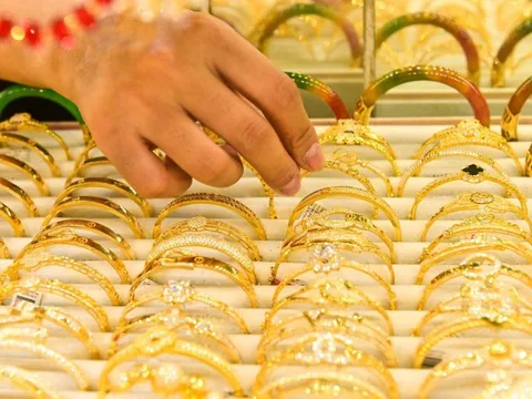 Giá vàng trong nước sáng 7/5 tăng bất chấp giá vàng thế giới sụt mạnh