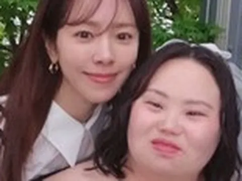 Đám cưới Jung Eun Hye - nữ diễn viên, họa sĩ mắc hội chứng Down - gây xúc động Hàn Quốc