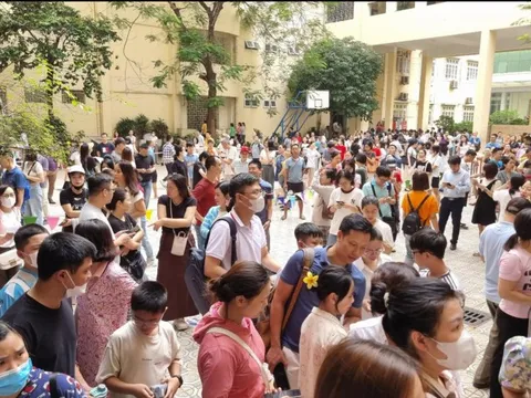 Trị tận gốc dạy thêm, học thêm tiêu cực: Khi chính sách vừa xây vừa chống