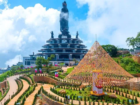 Núi Bà Đen đón đại biểu về tham dự đại lễ Vesak 2025