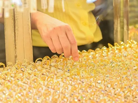 Giá vàng bất ngờ tăng mạnh