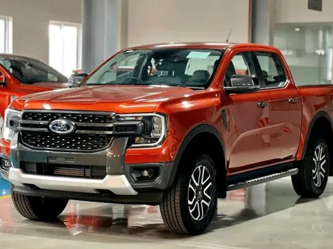 Ford mạnh tay giảm giá loạt xe hot: Cao nhất 100 triệu đồng, 'vua doanh số cũng có phần