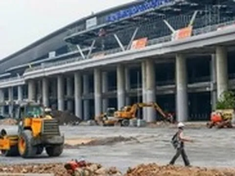 Nhà ga T3 Tân Sơn Nhất bị dột sau mưa lớn: Bộ Xây dựng yêu cầu xử lý dứt điểm