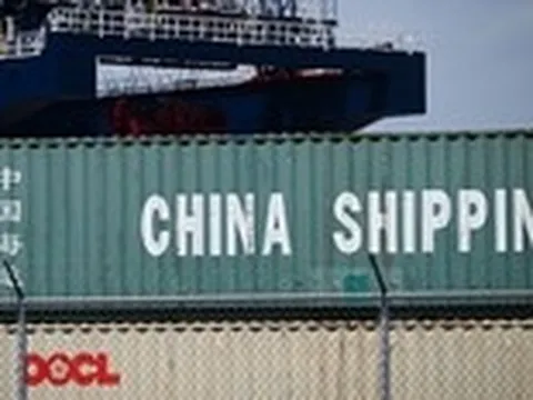 Thương mại Trung Quốc vẫn tăng giữa áp lực thuế quan, Mỹ chật vật nhập hàng