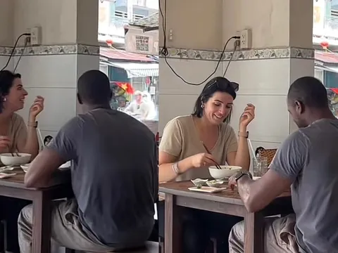 Làm một hành động với khách Tây, quán ăn ở TPHCM khiến dân tình thốt lên “không có ở bất kỳ nơi nào trên thế giới”