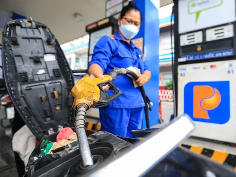 Giá xăng dầu giảm liên tiếp