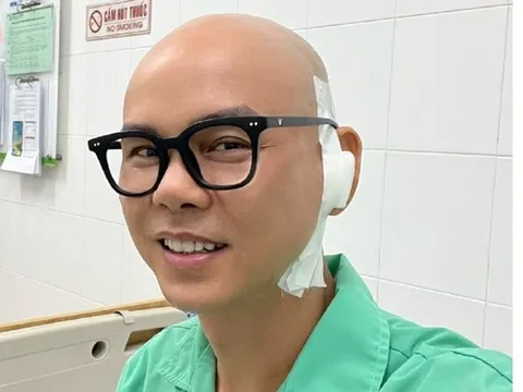 Ca sĩ Phan Đinh Tùng phẫu thuật 3 tiếng vá màng nhĩ
