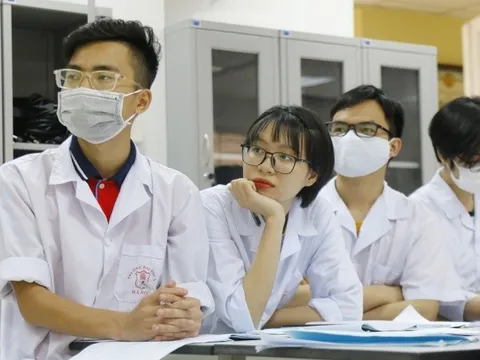 Thông tin mới nhất về học phí các trường đào tạo ngành Y Dược năm 2025