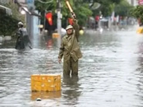 Thời tiết hôm nay 12-5: Trung Bộ và Nam Bộ tiếp tục mưa to, dông lốc