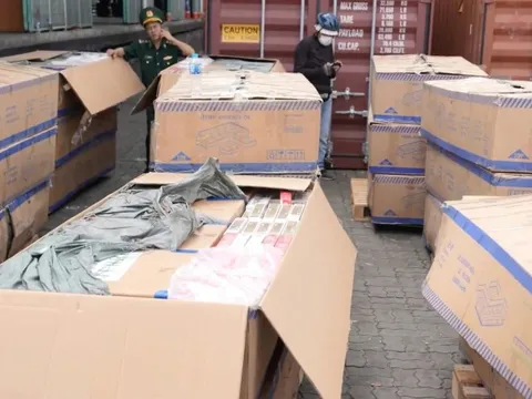 Tóm gọn 2 container thuốc lá lậu sắp xuất nước ngoài