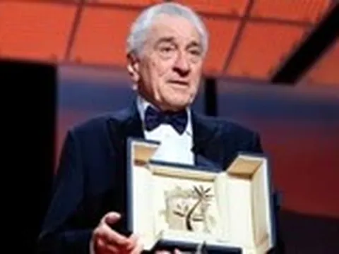 Robert De Niro nhận Cành cọ vàng danh dự, chỉ trích ông Trump coi thường văn hóa