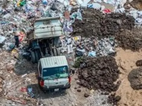 Chủ tịch Hà Nội chỉ đạo kiểm tra vụ ngang nhiên xây dựng trái phép dưới chân cầu Nhật Tân