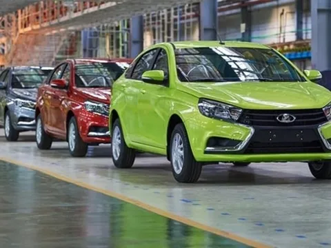 Cả lô xe Nga, chiếc đắt nhất chỉ từ 390 triệu: "Nếu bền với ăn xăng ít thì chạy đầy đường"