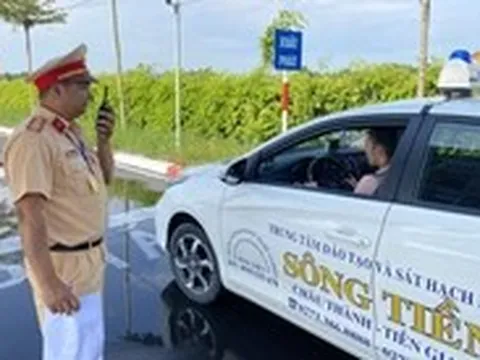 Cảnh sát giao thông Tiền Giang lần đầu tiên tổ chức thi sát hạch lái ô tô