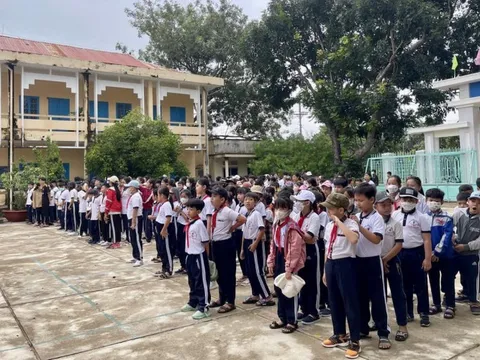 Hàng loạt giáo viên hợp đồng ở Bình Thuận bất ngờ bị hạ bậc lương: UBND Huyện nói gì?