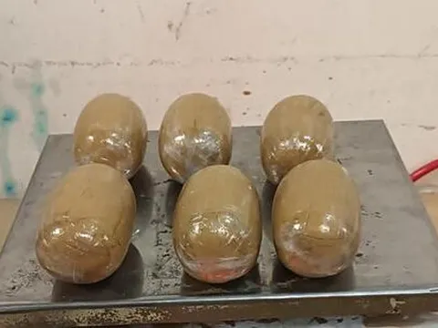 Tịch thu số vàng trị giá 15,4 tỷ đồng giấu trong quần áo tại sân bay