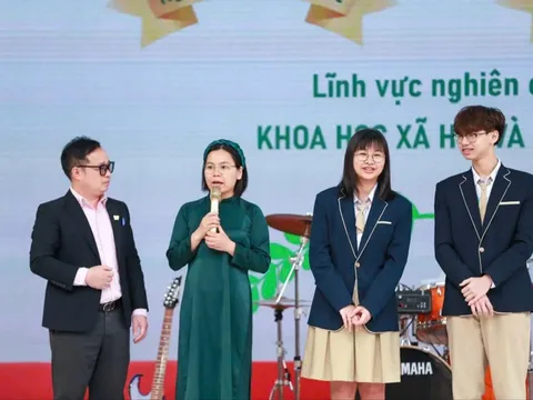 Gieo mầm tình yêu khoa học