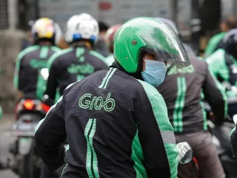 Chạy Grab, Gojek được 200k/ngày mà mỗi cuốc xe bị "cắt máu" đến 20%: Làm nghề này ở đây là khổ hay sướng?