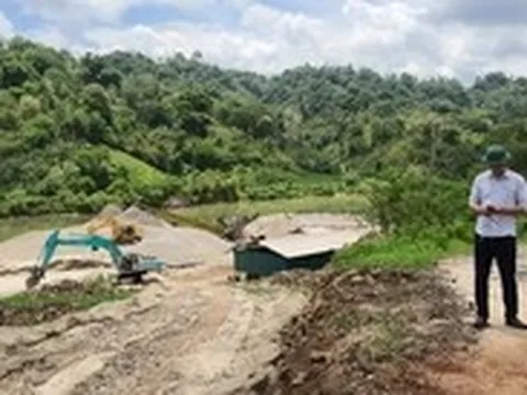 Mở đường phụ, dựng rào che camera nghi để trốn thuế khai thác cát