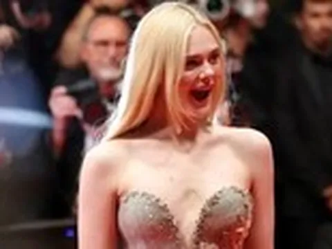 Phim của Elle Fanning nhận tràng pháo tay dài kỷ lục ở Cannes, tiến gần đến Cành cọ vàng