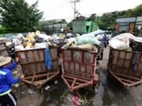 Thói quen đem tiền chôn bãi rác