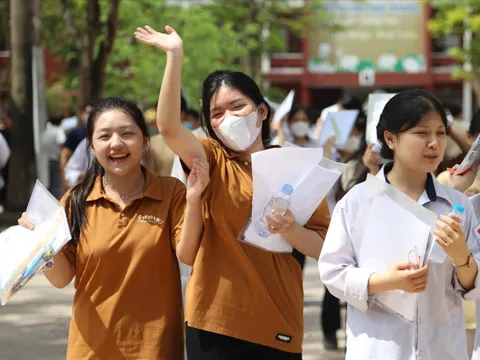 Nên giao kì thi tốt nghiệp THPT cho địa phương