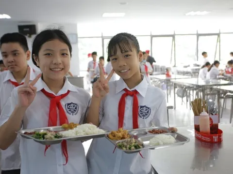 Thành phố Hà Nội đang nghiên cứu miễn phí ăn trưa cho học sinh