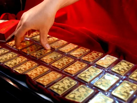 Giá vàng trong nước 'vượt mặt' thế giới