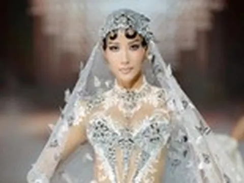 Hoàng Thùy đẹp tựa nữ thần trong thiết kế của Chung Thanh Phong