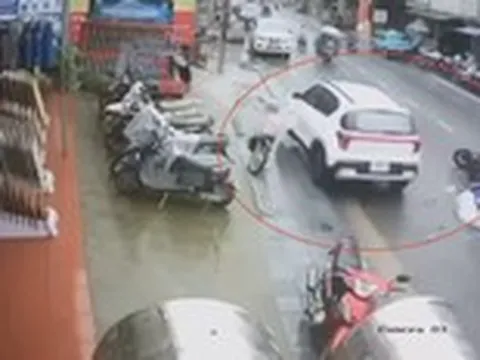 Ô tô tông vào ba xe máy ở Sa Pa, một cháu bé tử vong