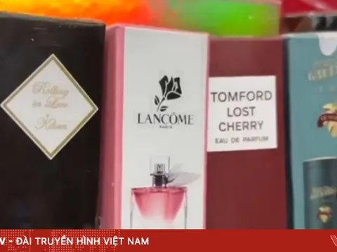 Phát hiện kho hàng nghi giả nước hoa LV, Lelabo giữa phố cổ Hà Nội