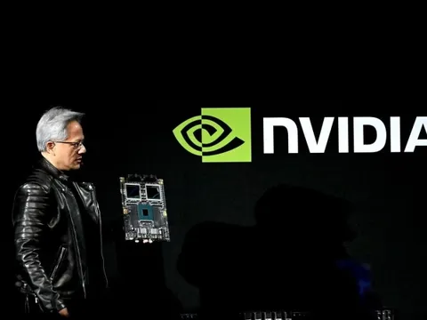 "Bố già" NVIDIA giữ vững ngai vàng AI: Ngoài Mỹ, Trung Quốc còn một "gã nhà giàu" khác dốc tiền tìm cách mua chip