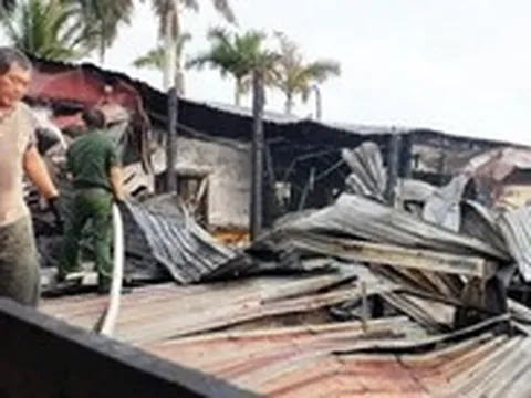 Cháy cửa hàng xăng dầu Đất Mũi