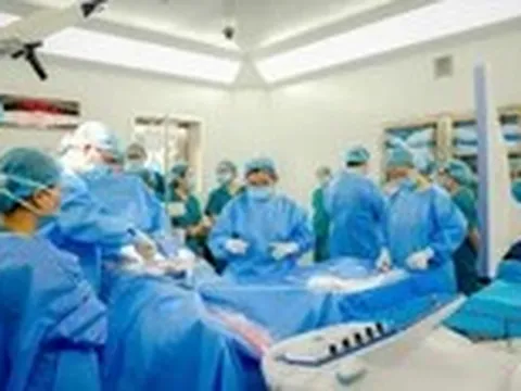 Tự hào bác sĩ Việt Nam thông tim bào thai thành công cho sản phụ Singapore