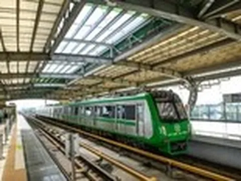 Đường sắt đô thị Cát Linh - Hà Đông xuống cấp, có ga thủng mảng lớn