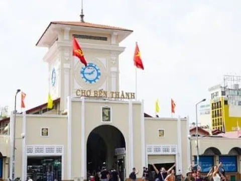 Bóc trần chợ hàng nhái trung tâm TP.HCM: Vì sao biết hàng giả nhưng khách vẫn mua?