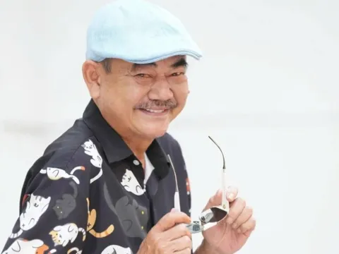 Nam NSND ở tuổi U70 vẫn tự đi ship đồ ăn, hạnh phúc bên bạn gái kém 36 tuổi