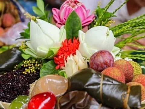 Bán cả trăm mâm cúng ngũ sắc trong ngày Tết Đoan ngọ