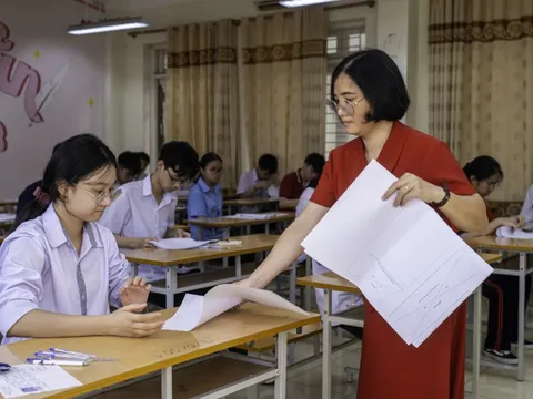 Gần 16.000 học sinh Quảng Ninh thi vào lớp 10, huy động lực lượng lớn công an bảo vệ kỳ thi