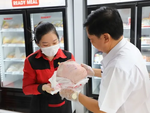 Người tố cáo bán 'thịt bẩn' bị C.P chấm dứt hợp đồng lao động