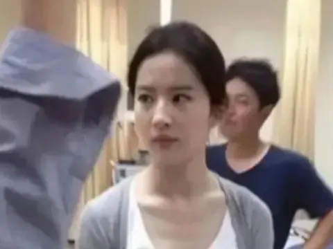 Lưu Diệc Phi lộ khoảnh khắc mặt mộc, gây sốt mạng xã hội