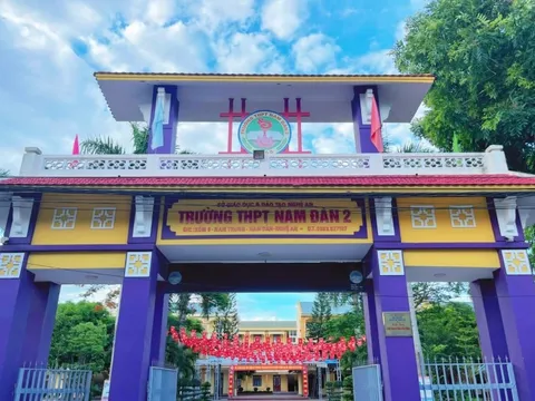 Nhà trường lên tiếng vụ thầy giáo phán ‘Học chi cho lắm rồi cũng đi làm công nhân’
