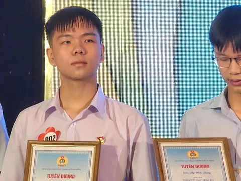 Đà Nẵng trao học bổng hơn 500 triệu đồng cho con em người lao động